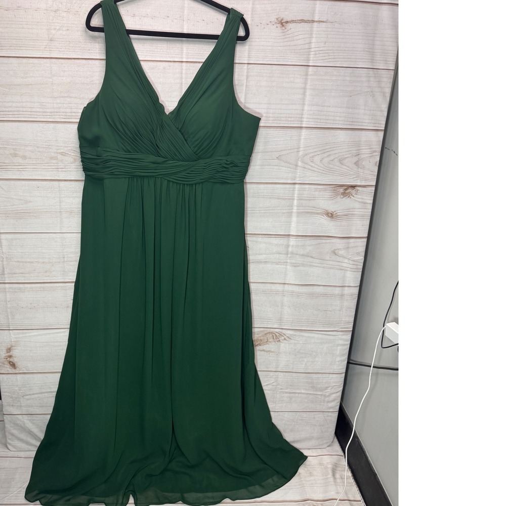 Christina Wu Celebration Hunter Green Chiffon V-Neck Gown  Size 24 NWT Formal